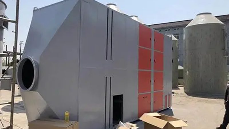 如何根据废气成分和排放标准选择合适的处理管道